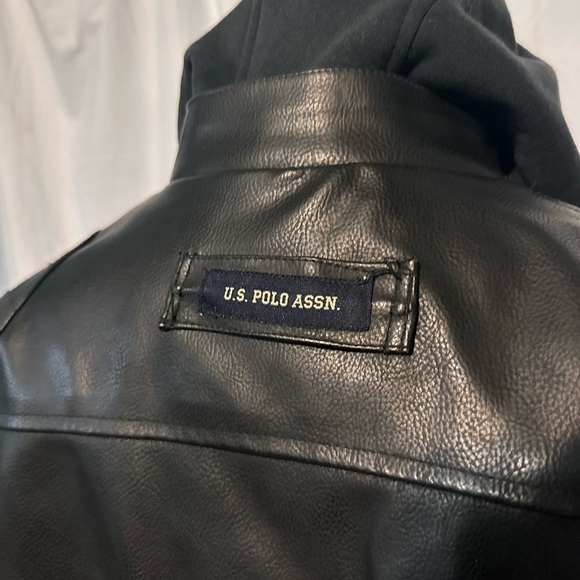 US Polo Assn Leather Jacket. Attached Hood. Quilted Inside. Pockets. Size Large. - Picture 7 of 9